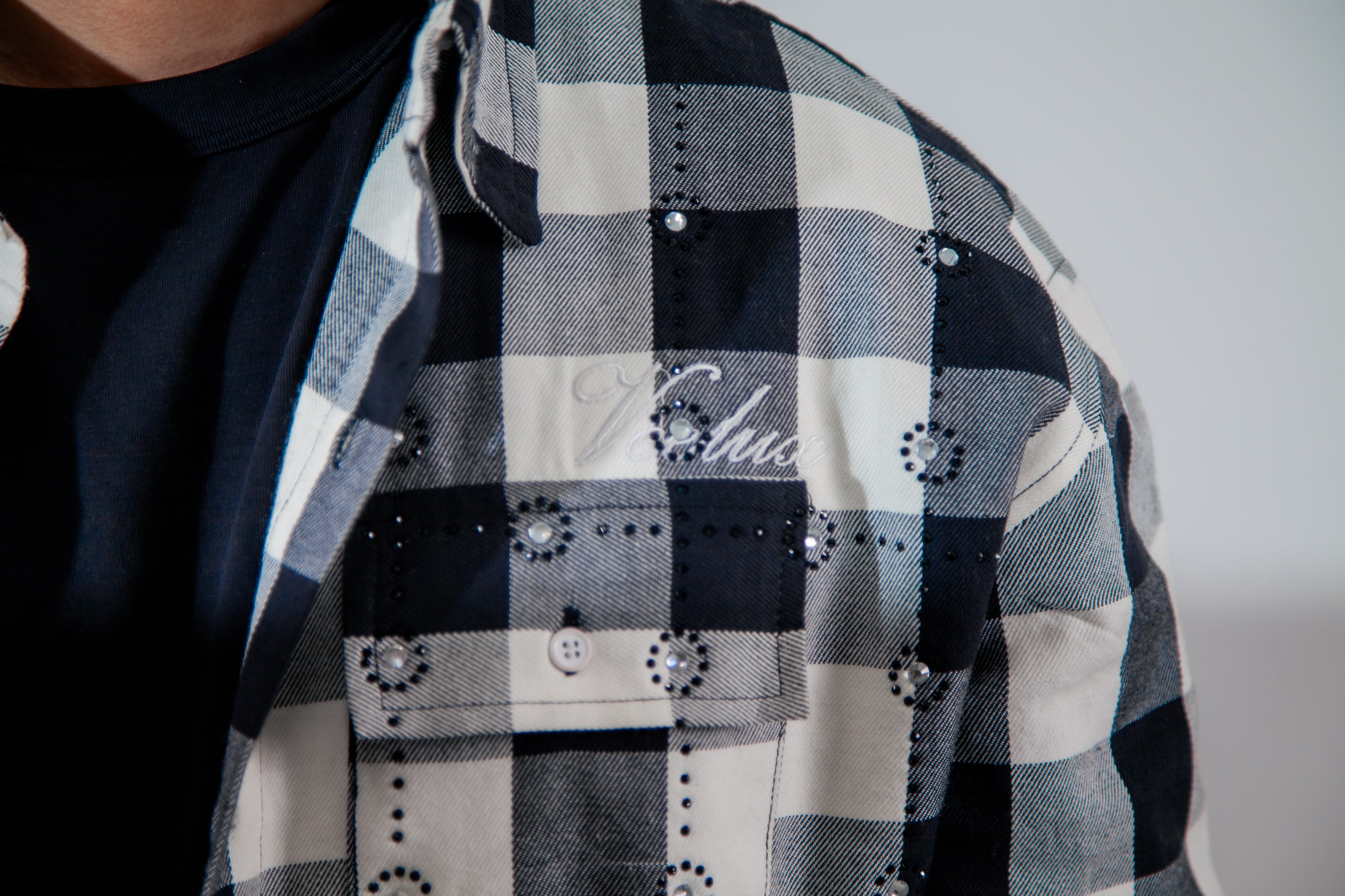 VEELUX Men’s Luxury Rhinestone Flannel Shirt – Black & White Plaid