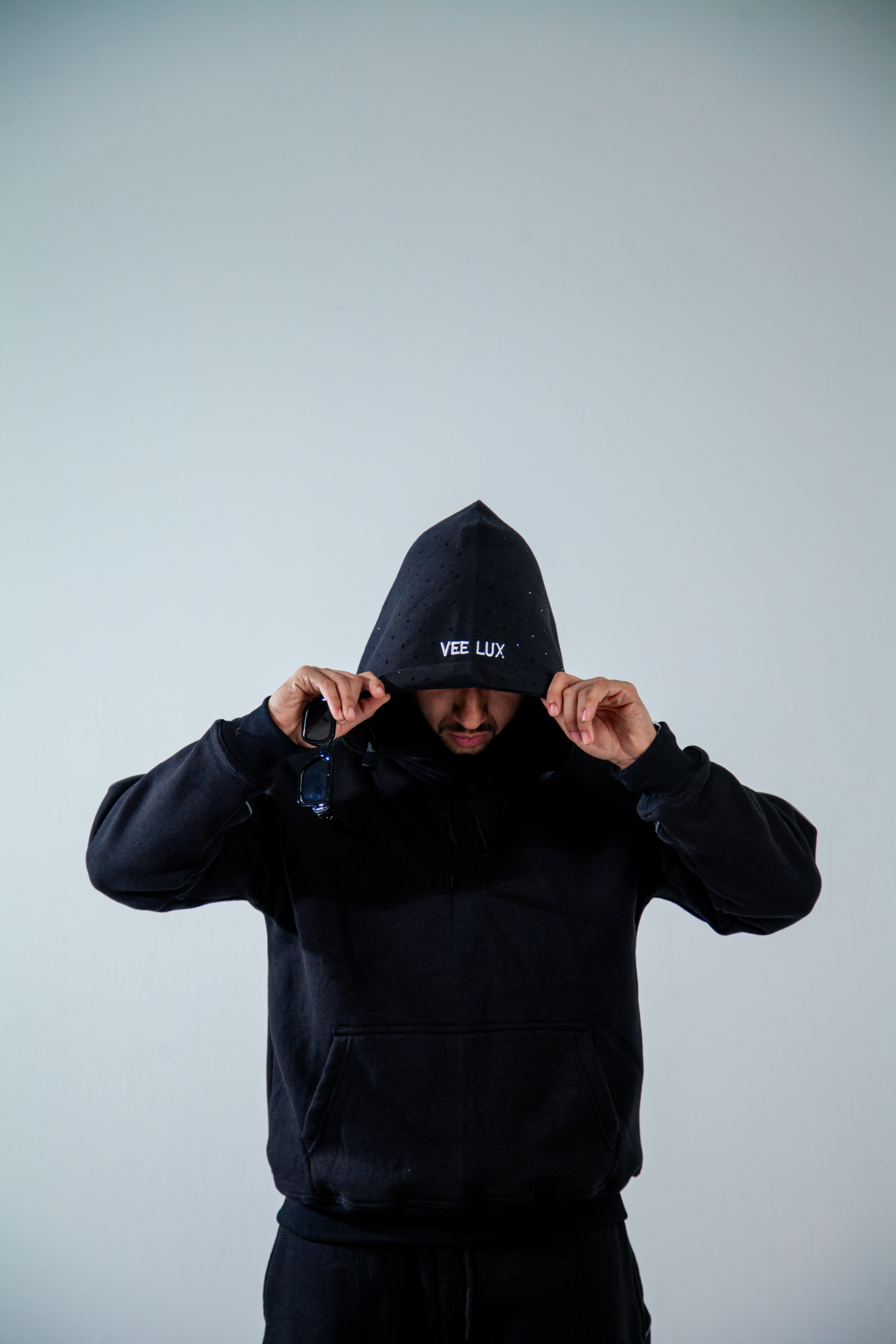 Veelux Men’s Luxury Oversized Hoodie – Black Rhinestone Streetwear Pullover