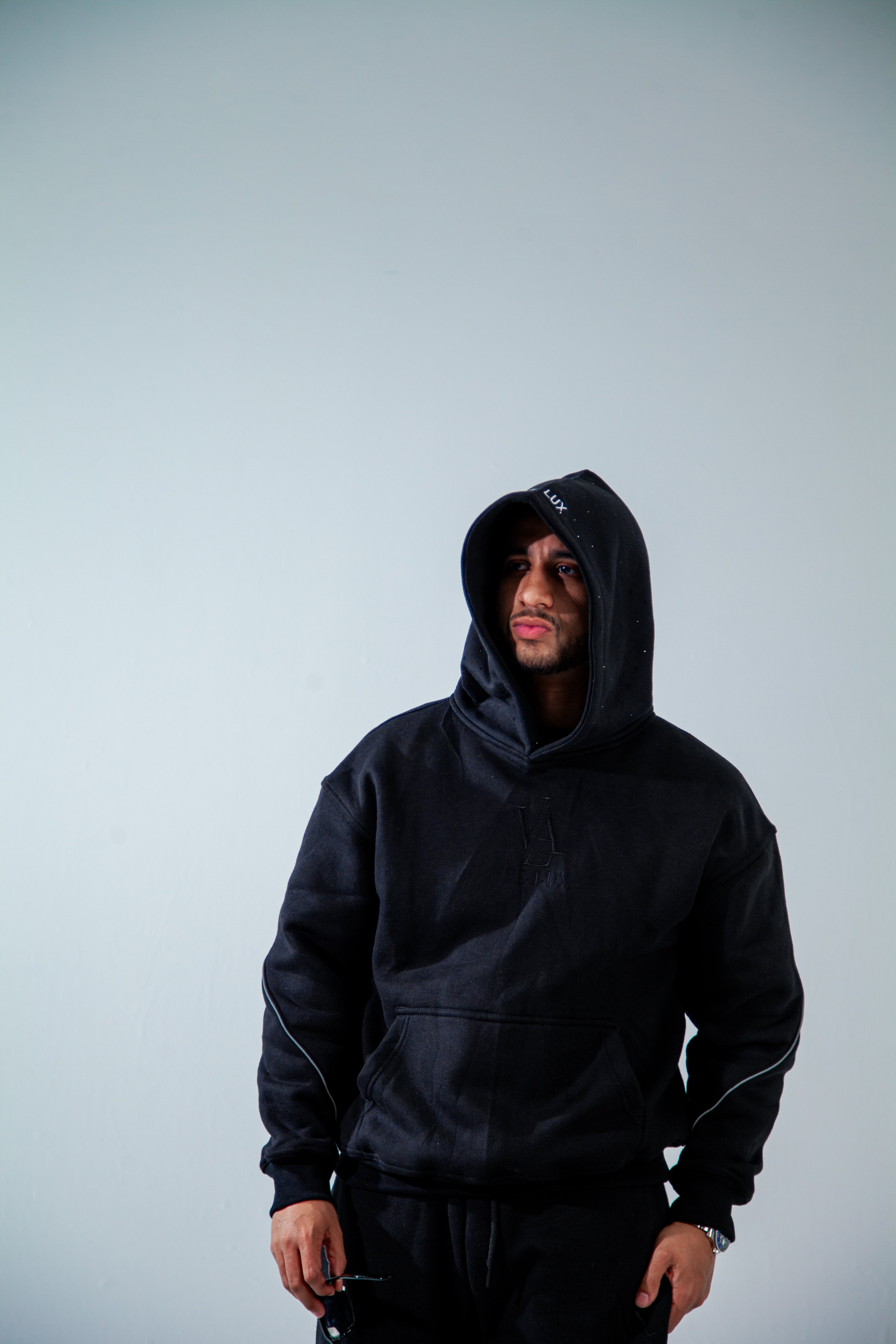 Veelux Men’s Luxury Oversized Hoodie – Black Rhinestone Streetwear Pullover
