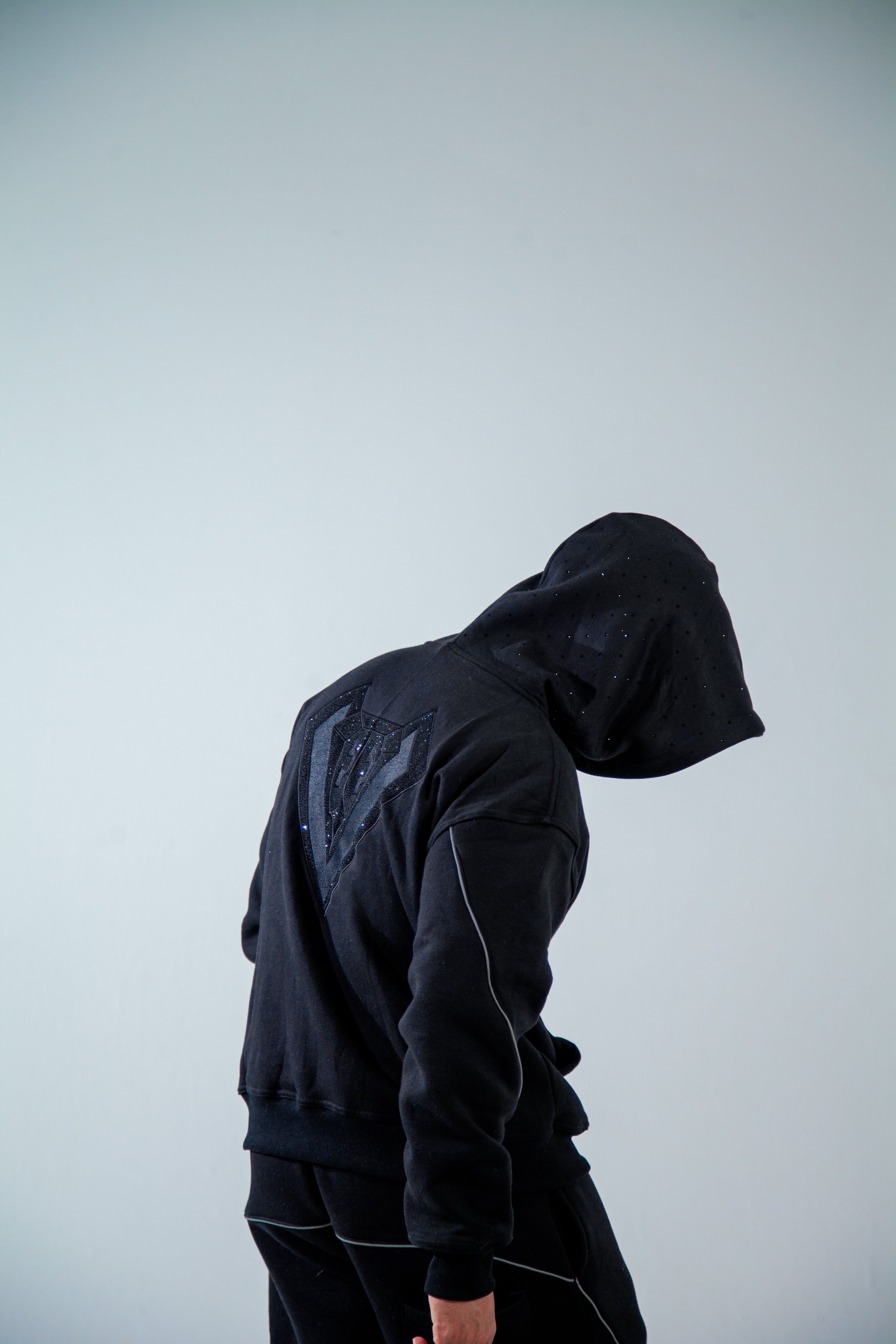 Veelux Men’s Luxury Oversized Hoodie – Black Rhinestone Streetwear Pullover